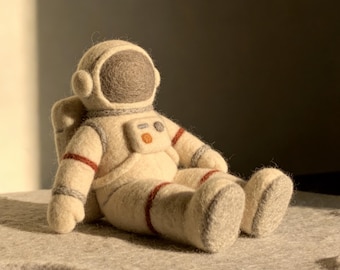 Schattige astronaut pluche handgemaakt, naaldvilt ruimtepop, zacht wollen speelgoed, droomcadeau, decor ruimteliefhebber, kawaii astronaut