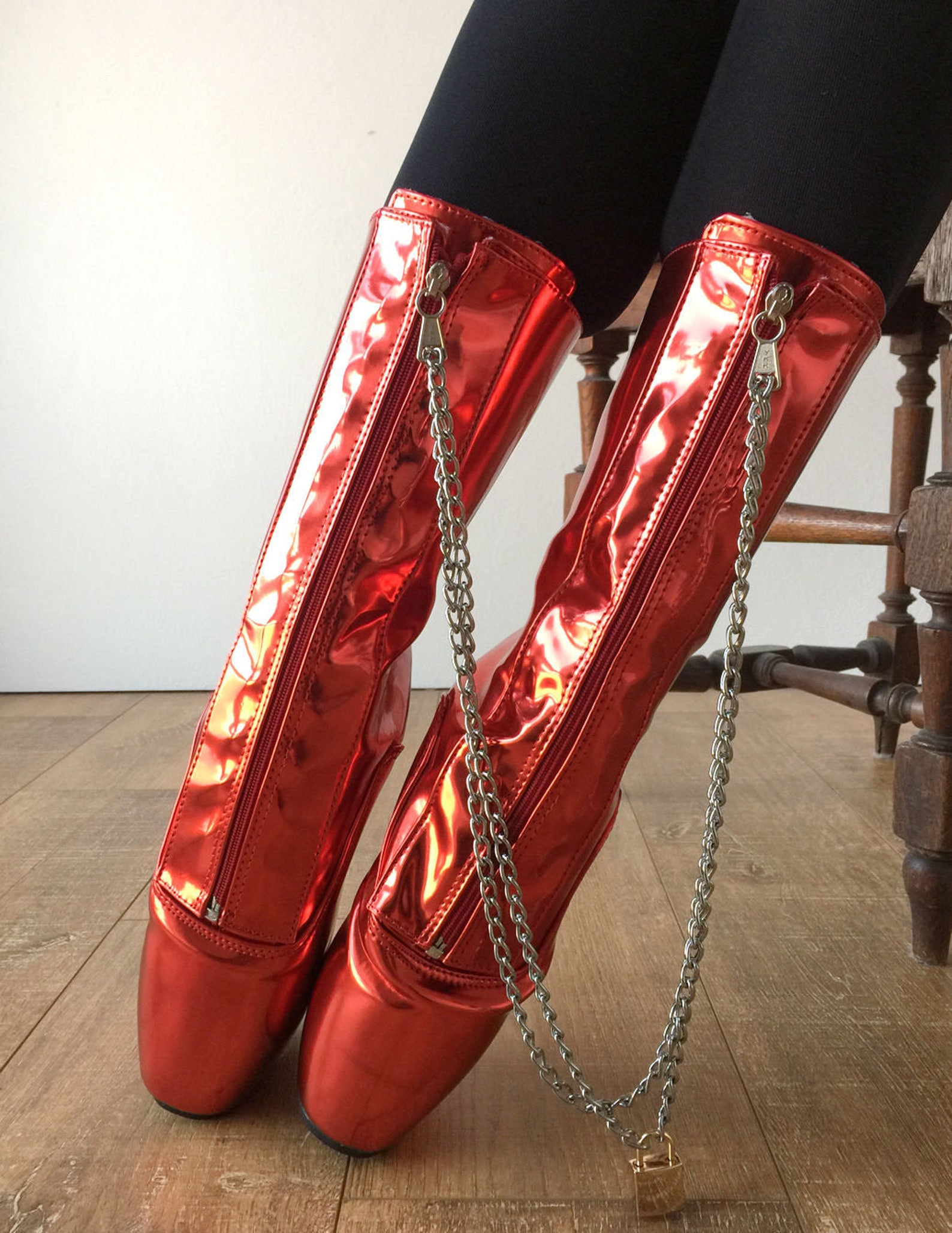 rtbu keeplock chained fetters lockable zip ballet wedge fetish hoof metallic red