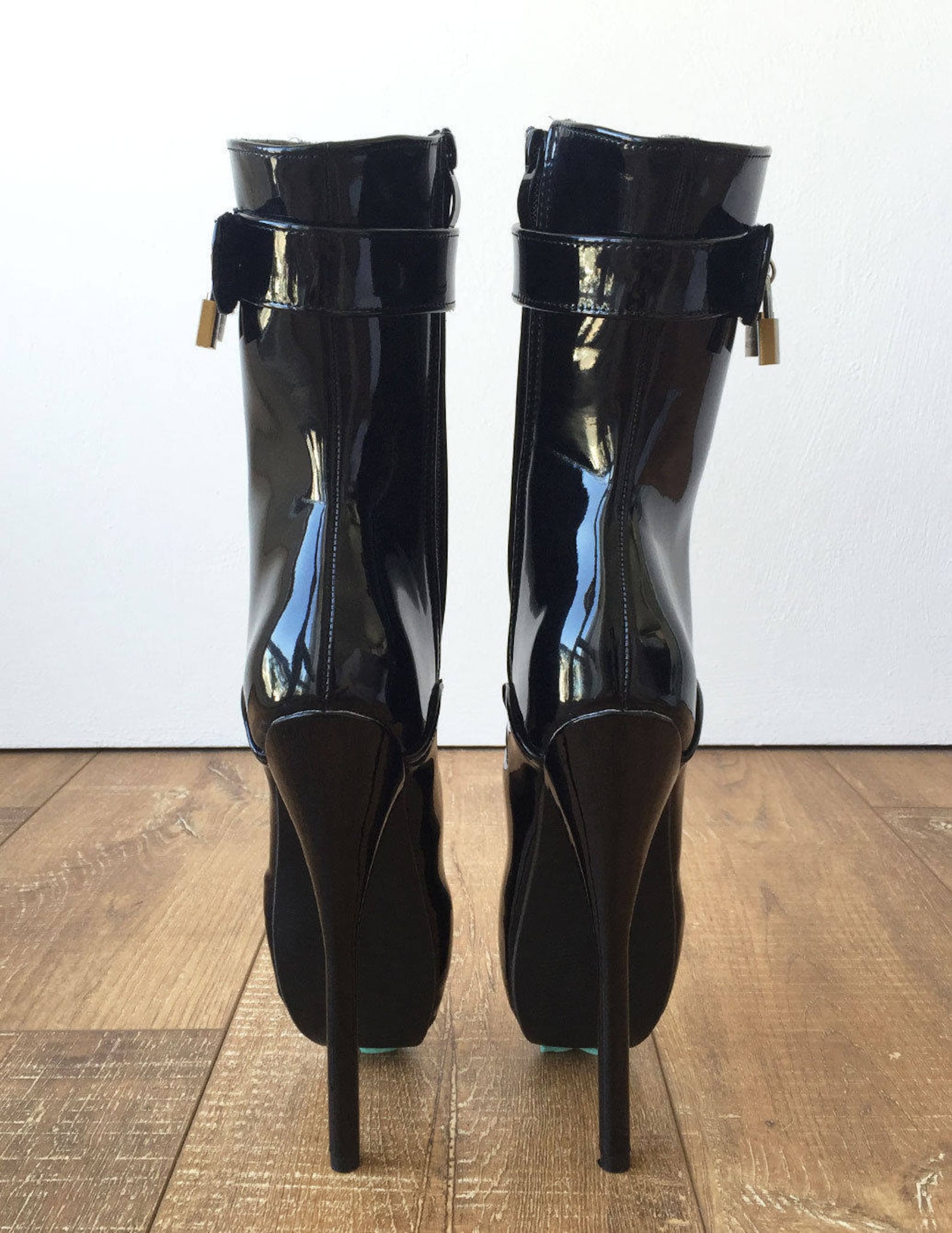 18cm fetish ballet pinup double padlock lockable role play slave patent boot