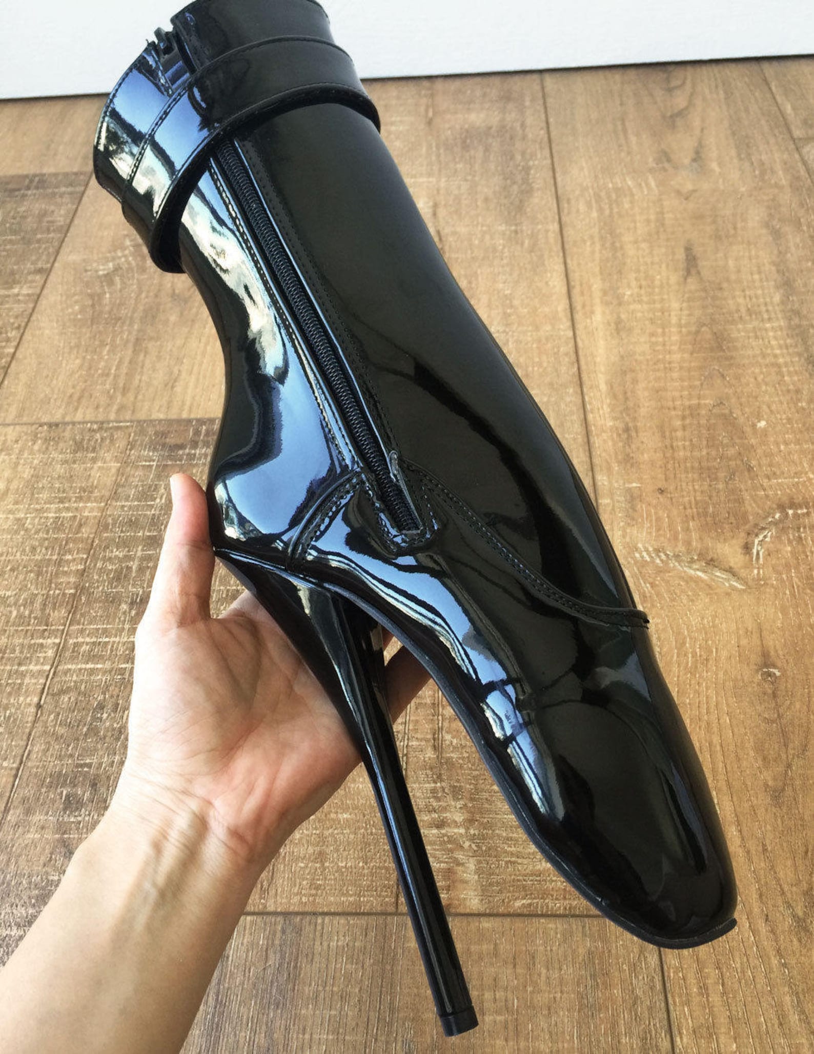 18cm fetish ballet pinup double padlock lockable role play slave patent boot