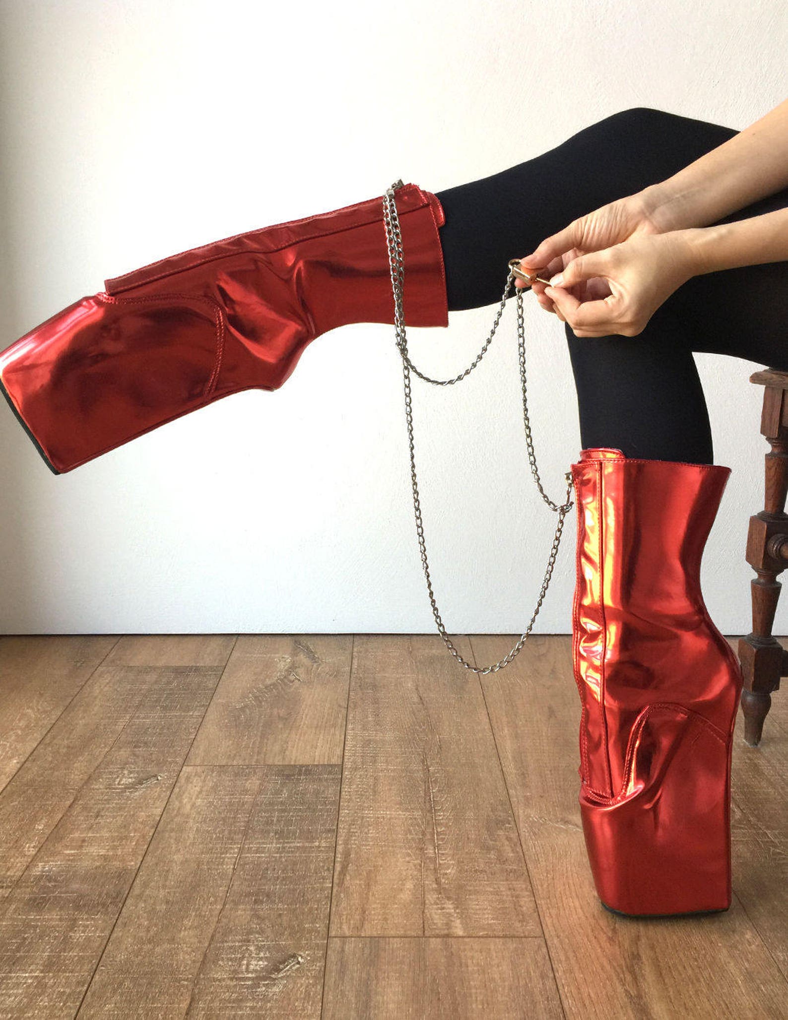 rtbu keeplock chained fetters lockable zip ballet wedge fetish hoof metallic red