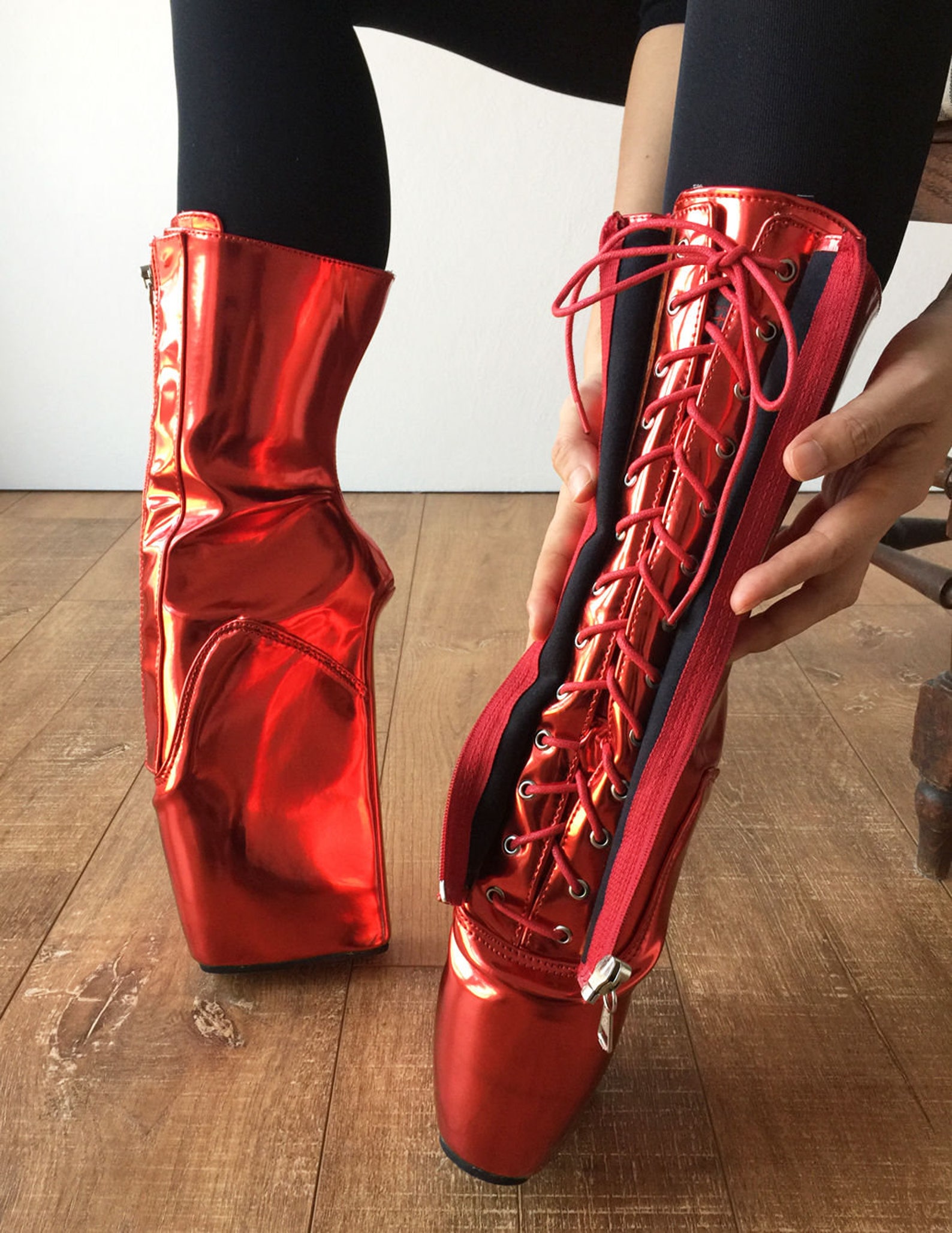 rtbu keeplock chained fetters lockable zip ballet wedge fetish hoof metallic red