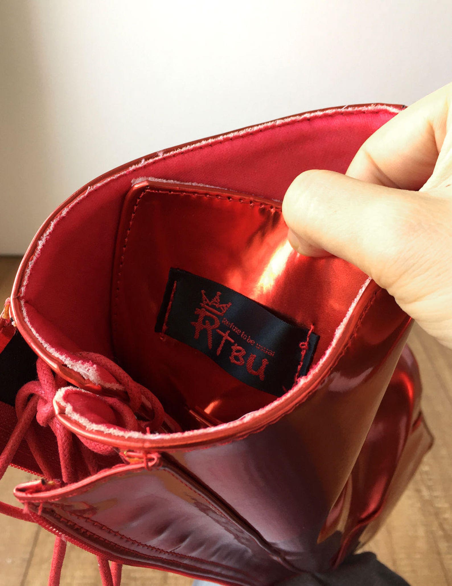 rtbu keeplock chained fetters lockable zip ballet wedge fetish hoof metallic red