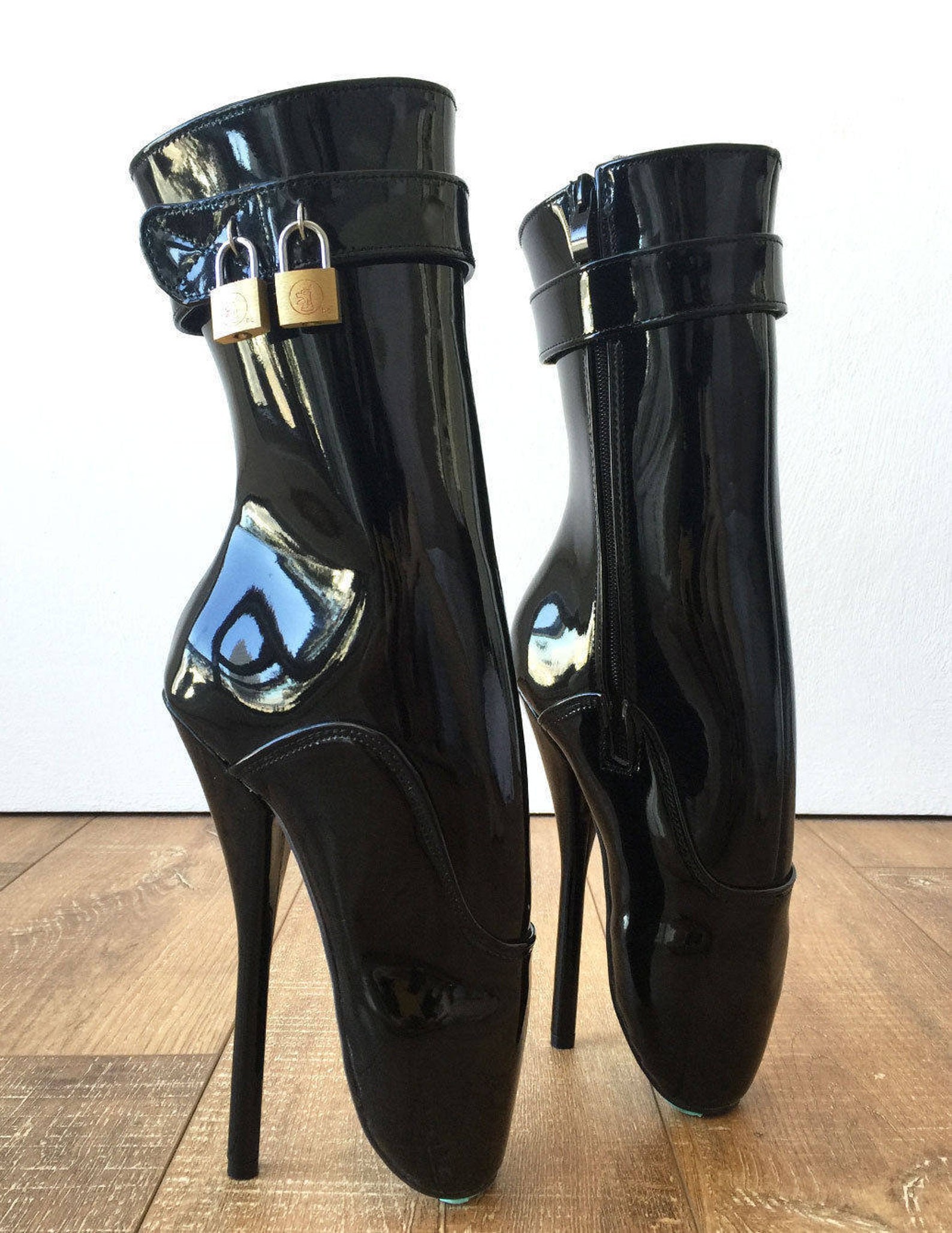 18cm fetish ballet pinup double padlock lockable role play slave patent boot