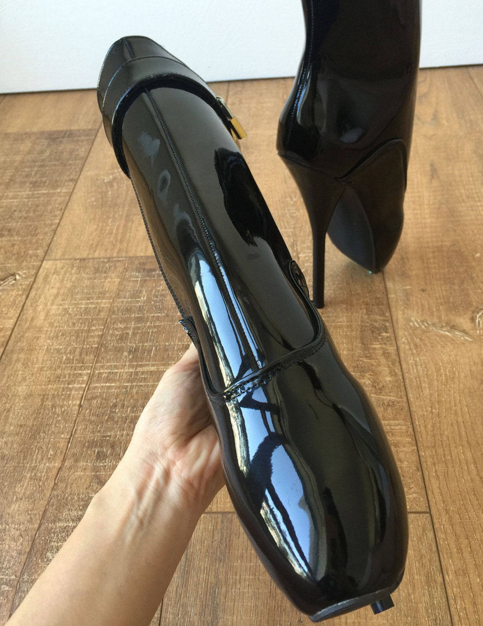 18cm fetish ballet pinup double padlock lockable role play slave patent boot