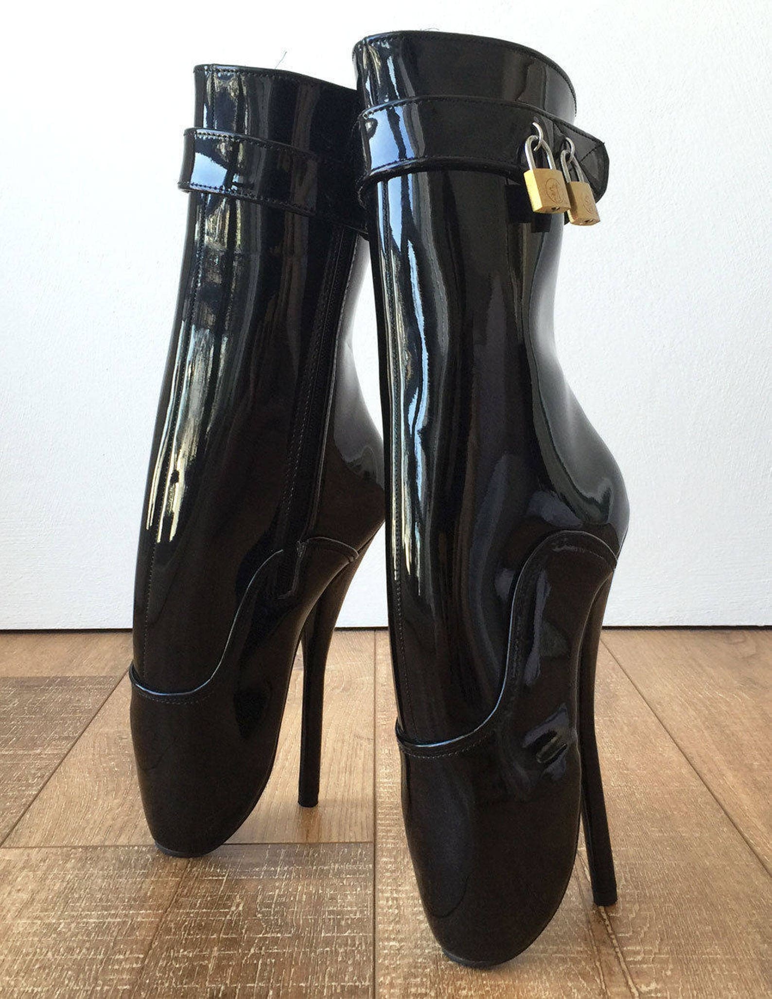 18cm fetish ballet pinup double padlock lockable role play slave patent boot