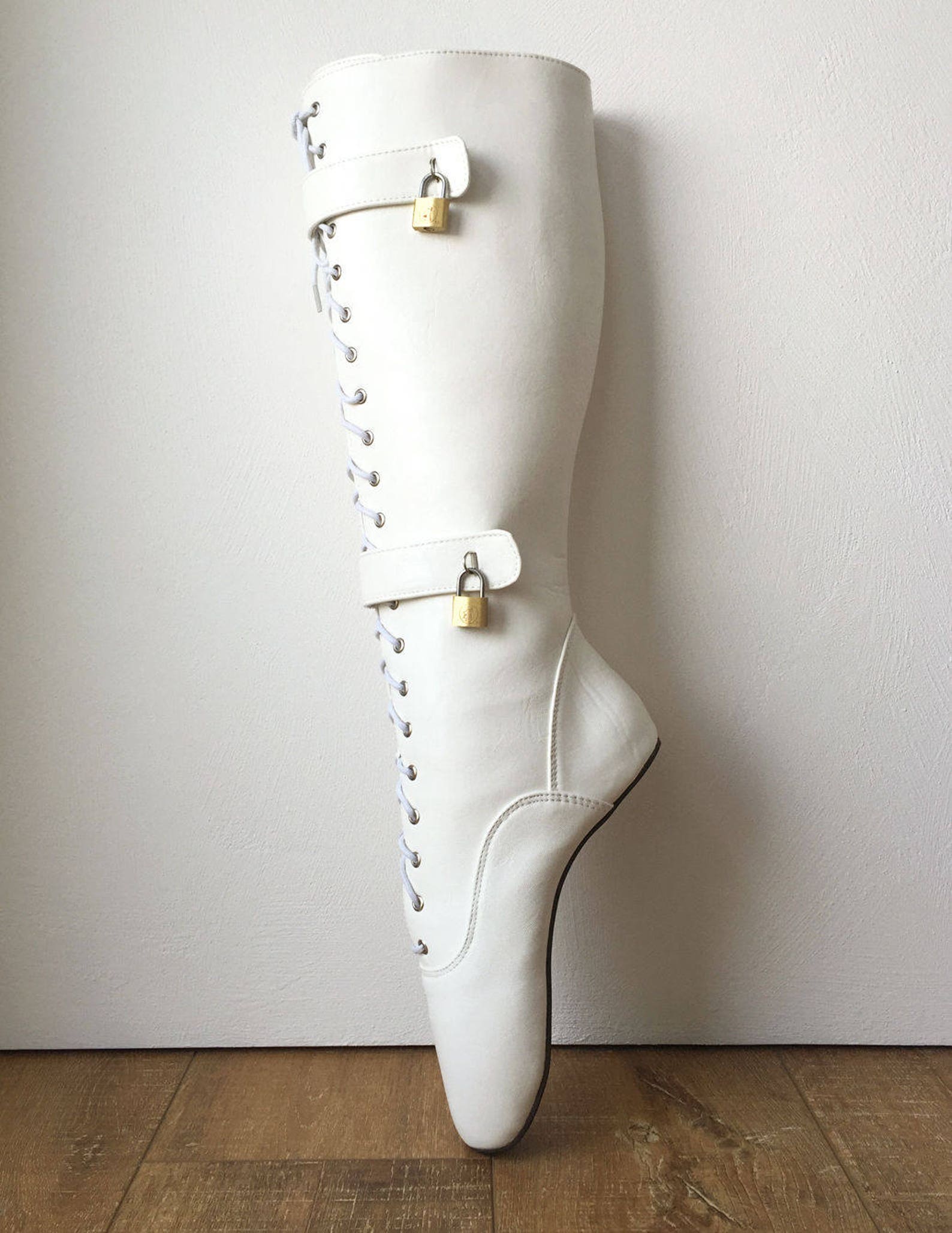 qua lockable heelless lace up knee ballet fetish boots 4 padlock white matte