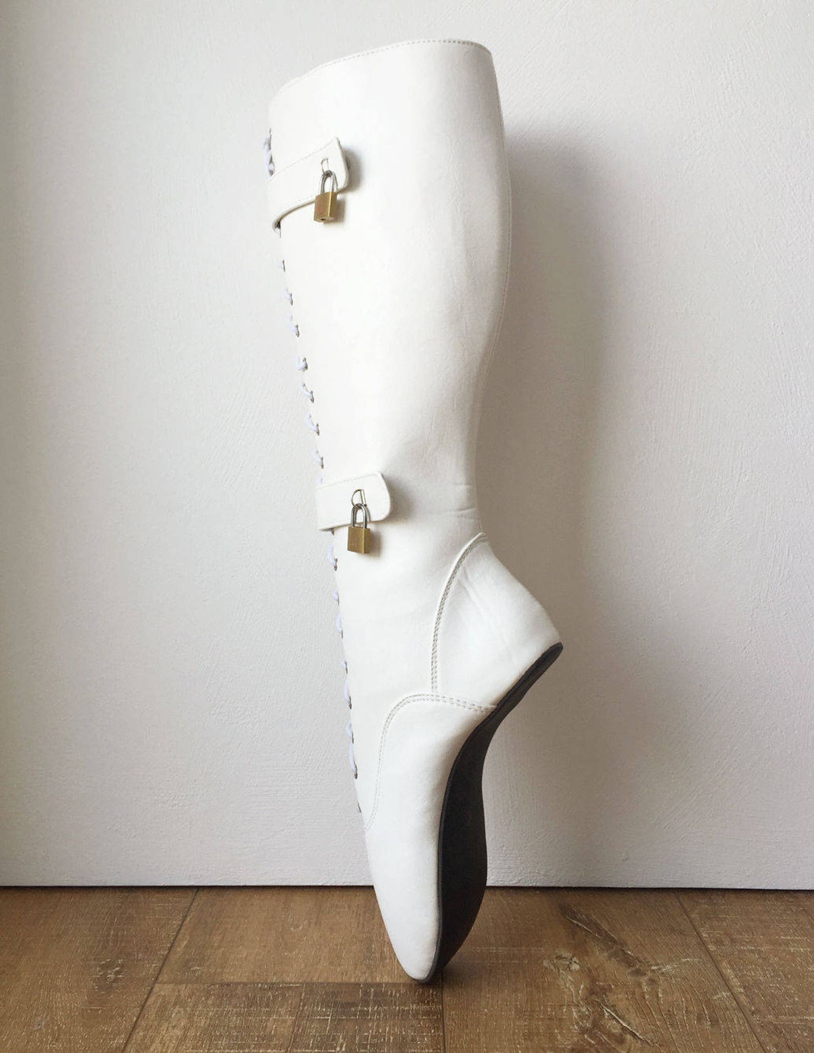 qua lockable heelless lace up knee ballet fetish boots 4 padlock white matte