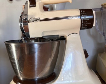 Working Sunbeam Mixmaster - Almond 1970's - with original bowl and attachments.