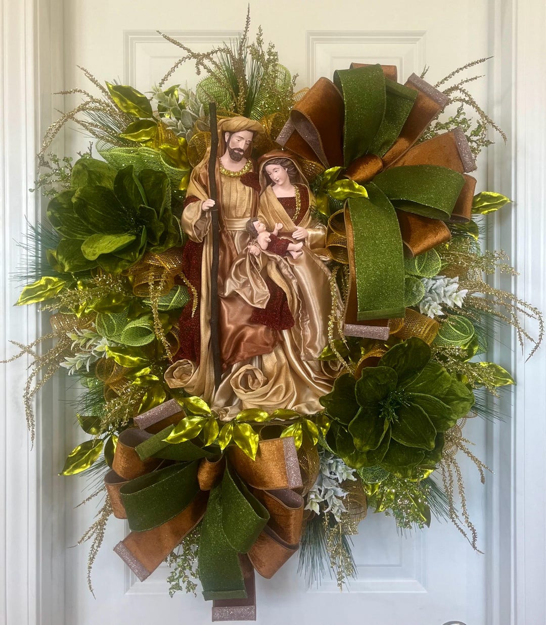 Holy Family Christmas Wreath | Nativity Scene, Green & Gold Decor