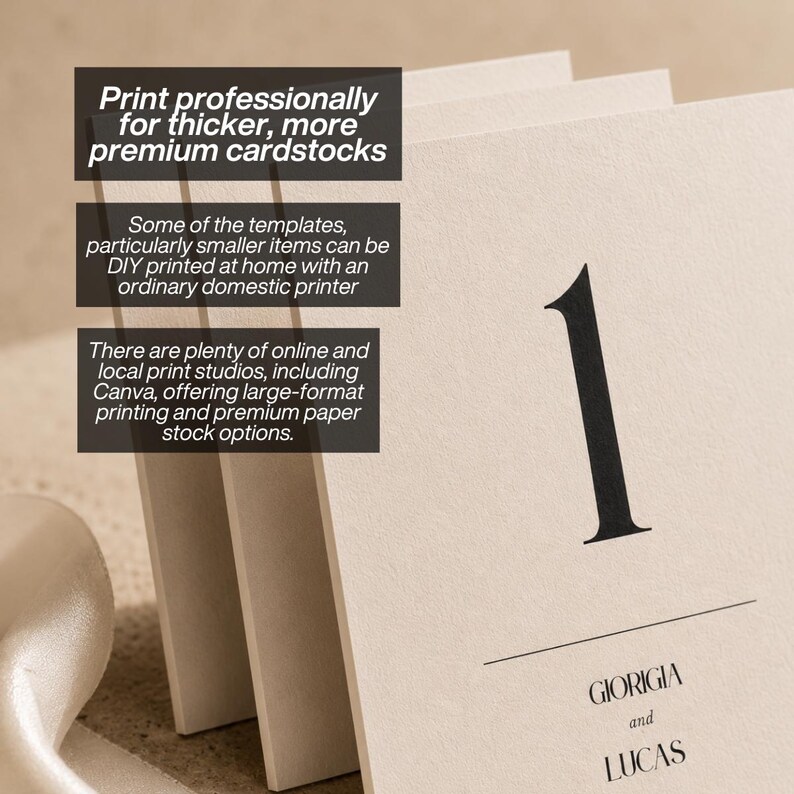 Op de afbeelding: Close-up van cr&egrave;mekleurig karton met een groot zwart nummer &eacute;&eacute;n. Het karton bevat de namen GIORIGIA en LUCAS. De tekst op het karton luidt: Print professioneel voor dikker, meer premium karton.