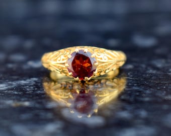 Anillo vintage de filigrana de plata de ley con granate rojo intenso, estilo victoriano