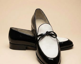 Mocasines de cuero blanco y negro hechos a mano / Calzado artesanal bicolor sin cordones