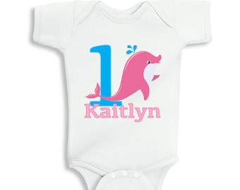 Body Golfinho Pinky para aniversariante de 1 ano