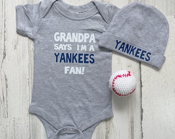 Baby Gift Set Grandpa says I'm a yankees Fan Baby bodysuit, Hat and Crochetted Baseball