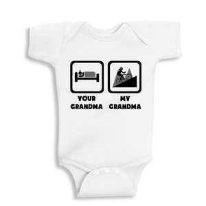 Mountain Biking Your Grandma My Grandma Baby Body oder Kinder Shirt Bild 1