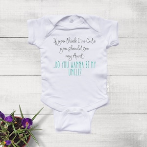 Wenn du denkst, dass ich süß bin, solltest du meine Tante sehen, Willst du mein Onkel sein - Baby Boy Bodysuit