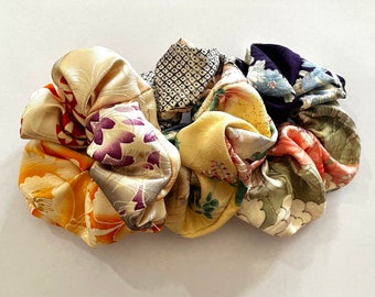 Silk Scrunchies, tre elastici di seta giapponese, tre elastici di seta vintage.