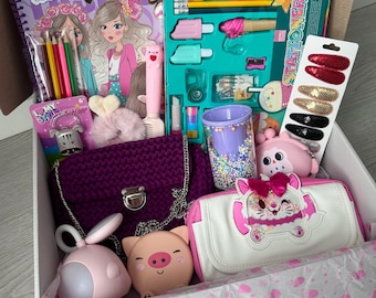 Coffret cadeau pour adolescente - Cahier d'activités, papeterie, sac au crochet, étui à stylos, peigne, veilleuse, sac à main, support pour téléphone, accessoires pour cheveux