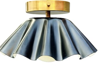 Handgemaakte messing hanglamp: modern plafondarmatuur uit het midden van de eeuw