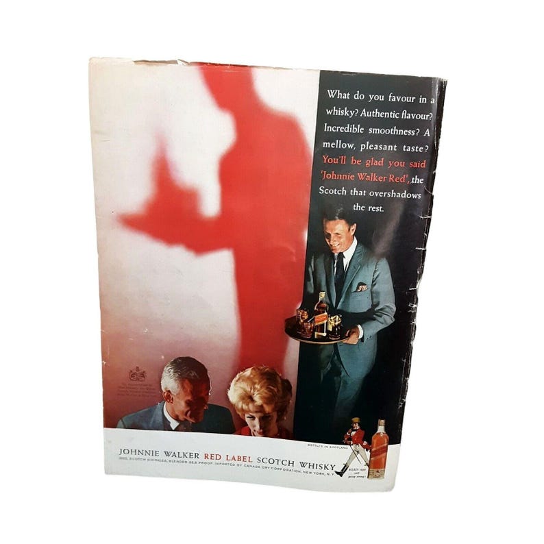 Puede incluir: Un anuncio vintage para Johnnie Walker Red Label Scotch Whisky. El anuncio presenta una silueta roja de una persona sosteniendo un vaso de whisky. El texto dice "&iquest;Qu&eacute; prefieres en un whisky? &iquest;Sabor aut&eacute;ntico? &iquest;Suavidad incre&iacute;ble? &iquest;Un sabor suave y agradable? Te alegrar&aacute;s de haber dicho 'Johnnie Walker Red', el whisky que eclipsa a todos los dem&aacute;s."