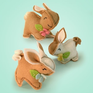Bunnies Sewing Kit, bunny kits, Beige Rabbit, Felt Animal Craft Kit, Beginner Sewing Kit, DIY Sewing. Heidi Boyd
