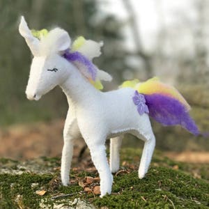 Unicorn Sewing Kit, Felt Animal Craft Kit, Felt Unicorn Ornament, Beginner Sewing Kit, DIY Sewing, Hand Stitching, Unicorn