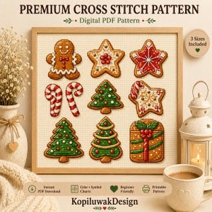 Puede incluir: Un patrón de punto de cruz enmarcado titulado PREMIUM CROSS STITCH PATTERN que muestra nueve galletas navideñas de jengibre, incluyendo un muñeco, estrellas, bastones de caramelo, árboles y un regalo sobre un fondo de tela claro.