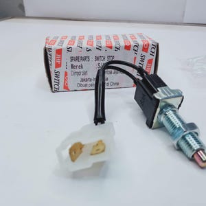 Toyota Kijang KF42 Brake Stop Light Switch Car Brake Switch Replacement
