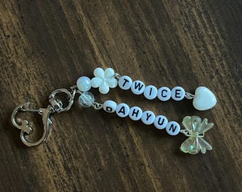 TWICEダヒョンの可愛い豆腐キーホルダー：キュートなキューブ型