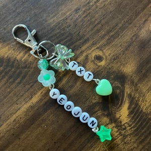 Yeojun tomorrow x together keychain green