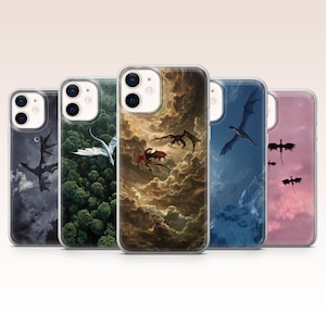 Könnte beinhalten: Fünf Handyhüllen mit Drachendesign. Die Designs zeigen Drachen vor Hintergründen wie Wolken, Wäldern und Berglandschaften. Die Drachen sind in verschiedenen Farben dargestellt, von Schwarz bis Rot und Weiß.