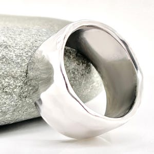 Hammered Platinum 7mm Wedding Band, 950 Rustic Ring, Free Engraving image 2