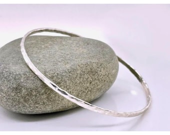 Brazalete apilable de platino martillado: platino macizo 950 y rutenio