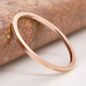 Anillo apilable de oro rosa macizo de 10 k de 1 mm - Banda cuadrada minimalista imagen 1