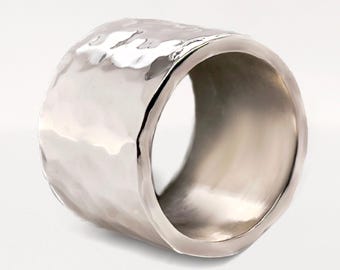 Fede nuziale in argento sterling martellato, anello a scudo largo 15 mm, incisione gratuita