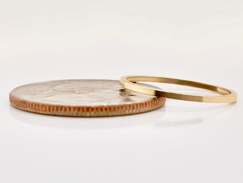 Anillo apilable de oro rosa macizo de 10 k de 1 mm - Banda cuadrada minimalista imagen 4
