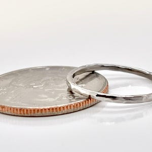 Stapelring platina gehamerd: massief 950 platina band afbeelding 9