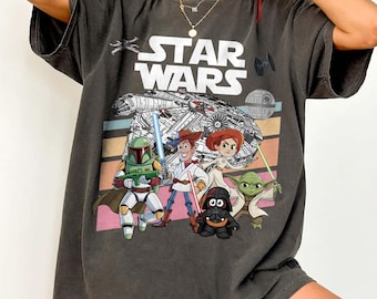 トイ・ストーリー スター・ウォーズ シャツ、5月4日はあなたと、ディズニーTシャツ、面白いピクサー トイ・ストーリー マッシュアップ シャツ、スター・ウォーズ デー Tシャツ、ディズニー ファミリー バケーション