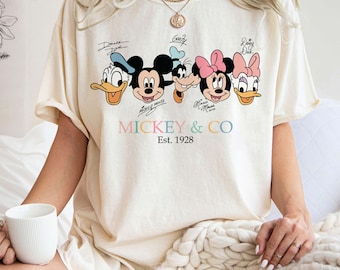 Camiseta retrô da Disney com Mickey e companhia, Camiseta vintage do Mickey e seus amigos, Camiseta do Mickey da Disney, Camiseta para viagem em família à Disney, Camiseta para viagem à Disney em 2026