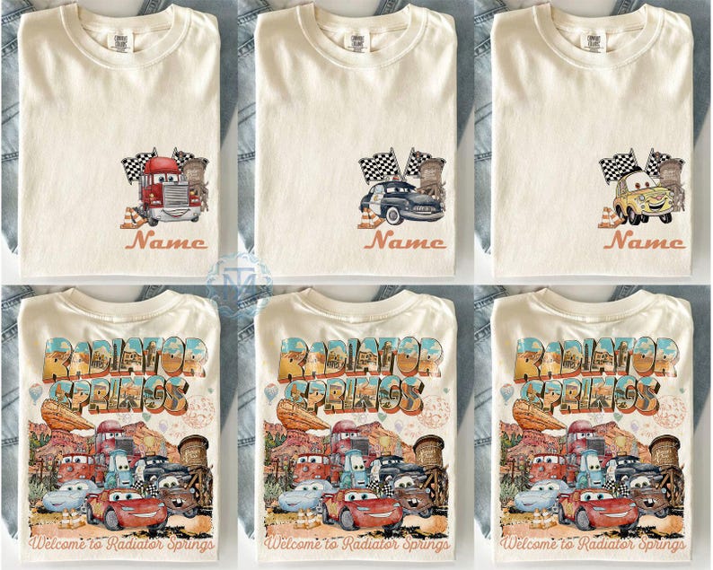 Puede incluir: Camisetas color crema con varios gr&aacute;ficos de la pel&iacute;cula Cars. Los dise&ntilde;os incluyen un cami&oacute;n rojo, un coche de polic&iacute;a en blanco y negro y un coche amarillo, cada uno con una bandera a cuadros y la palabra "Name". Otras camisetas presentan un dise&ntilde;o colorido de "Radiator Springs" con m&uacute;ltiples personajes de coches y el texto "Welcome to Radiator Springs".