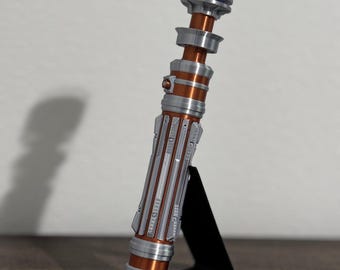 Empuñadura del sable de luz de la Princesa Leia de Star Wars: El ascenso de Skywalker, réplica exacta de la película, accesorio de utilería Jedi para cosplay.