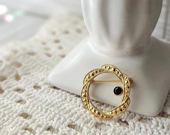 Avon (?) brooch, Gifts Mom, gldtn faux marcasite wreath design, lapel pin, Vtg 80s, faceted black rhinestone, glass crystal, spiral circle