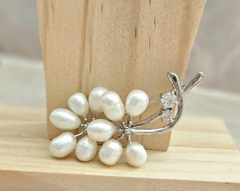 Silvertone brooch, fresh water pearls clear crystals, lapel pins, Wmn brooches, scarf pin, Vtg '80's, bouquet spray design, gifts collectors