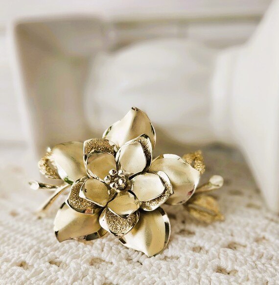 Flower brooch, Goldtone Coro, large pins, Mothers… - image 5