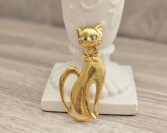 Cat brooch, goldtone pin, Mom Grandma gifts, Siamese kitten, family pet, glass crystal eyes & bow, cats whiskers, Vtg signed, shiny metal