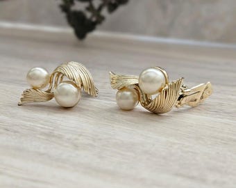Lisner earrings, faux pearl goldtone plated, 50s clip on, MCM, Vintage designer signed, womens jewelry, swirl twist leaf feather, collector