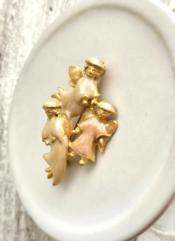 Angel brooch, matte goldtone enamel (could be res… - image 6