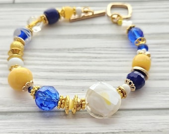 Memory wire bracelet, Blue yellow white, Glass shell stone beads, goldtone metal, faceted beaded, Unique Womens jewelry *NEW *READ Descriptn