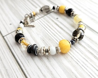 Memory wire bracelet, Black yellow white, Glass Shell Stone beaded, Unique Womens jewelry, silvertone metal, faceted beads *NEW *READ Descrp